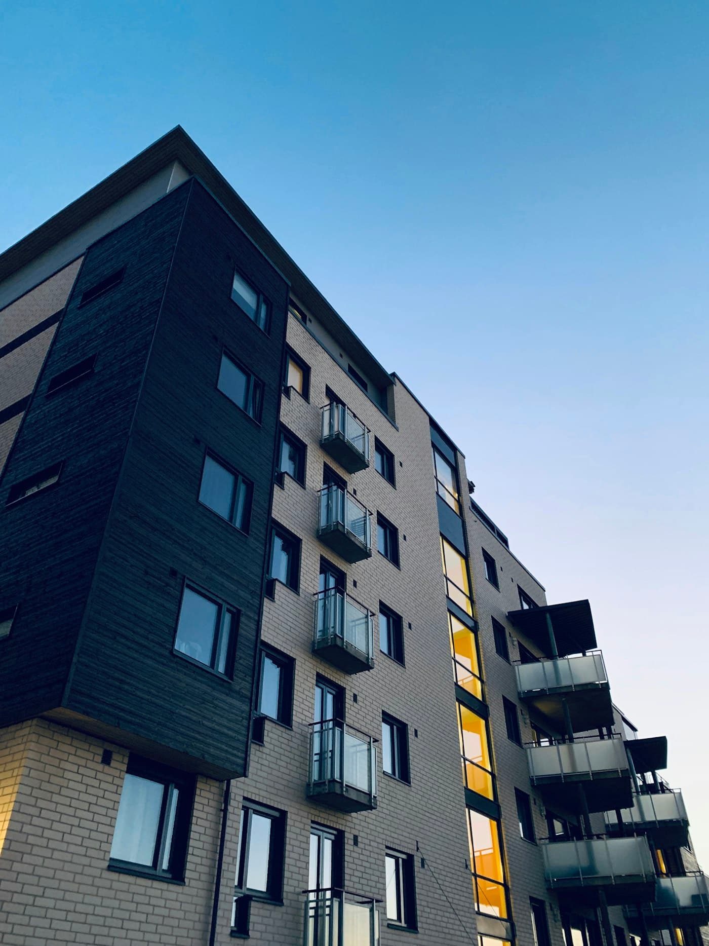 Edificio residencial moderno administrado por Econserje